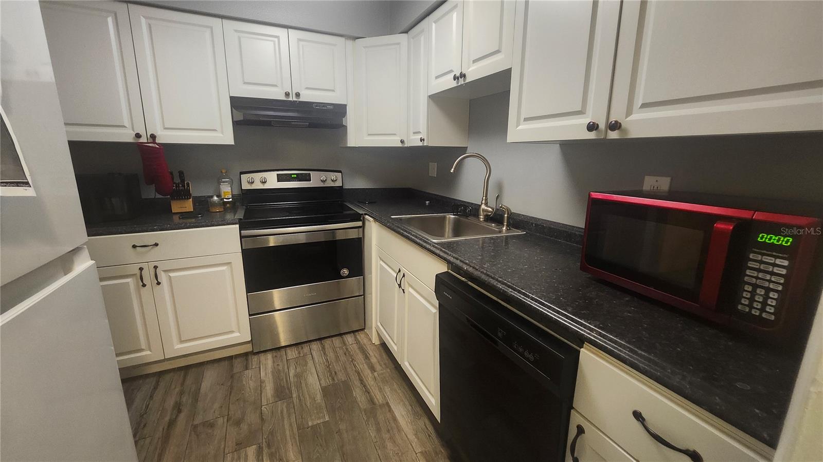 THE GREENS OF TOWNN COUNTRY - Residential Lease