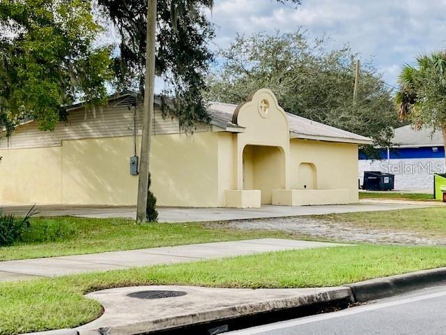 Main image without alt text