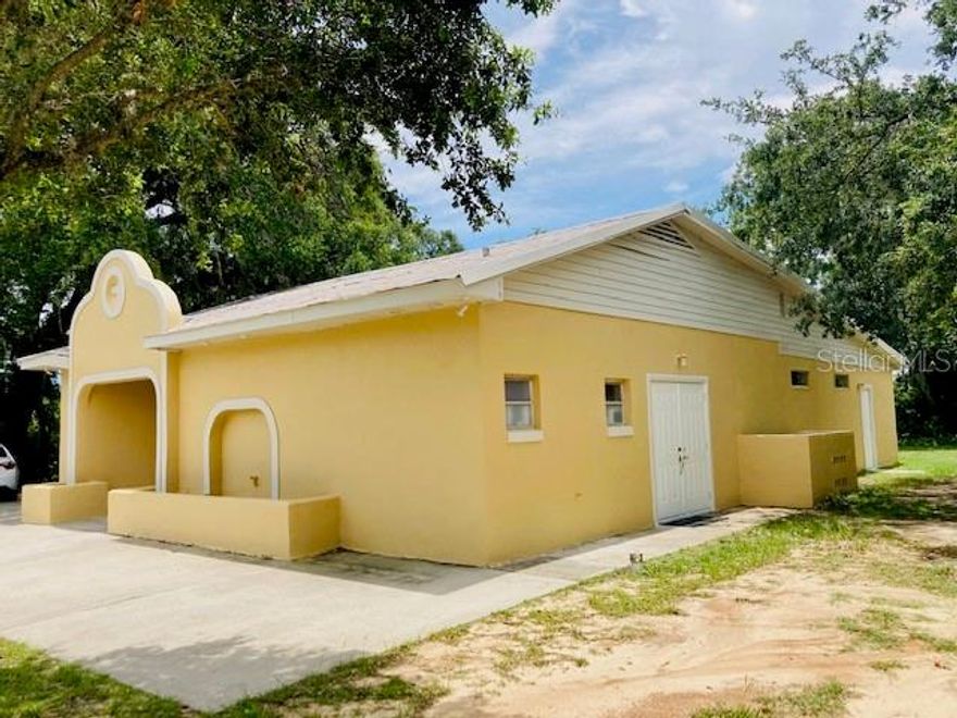 Great Commercial Building located a mile away of distance to the historic downtown Deland, offering 3 rooms to be used as small 
storage rooms, additional production or storage, A large room which could be used as a private office and this property has a 2, 1/2 restrooms. Beautifully tile floor flow throughout the living space. The oversized living room will give you the opportunity to use your imagination to use this property. Currently used as an assembly building, many uses are possible. according to the zonification. All measurements are estimated and to be independently verified. The buyer is responsible for verifying lot size, lot dimensions, land use, and any other information deemed important to the buyer.  All measurements are estimated and to be independently verified. Please contact the County Planning/Zoning department to confirm any usage restrictions.CARPOT DOES NOT CONVEY AND YES, LOT INCLUDED!! THE PROPERTY IS EQUIPPED WITH AUDIO AND VIDEO SURVEILLANCE SYSTEMS, WHICH ARE INCLUDED IN THE SALE! More pictures to be uploaded SOON!!