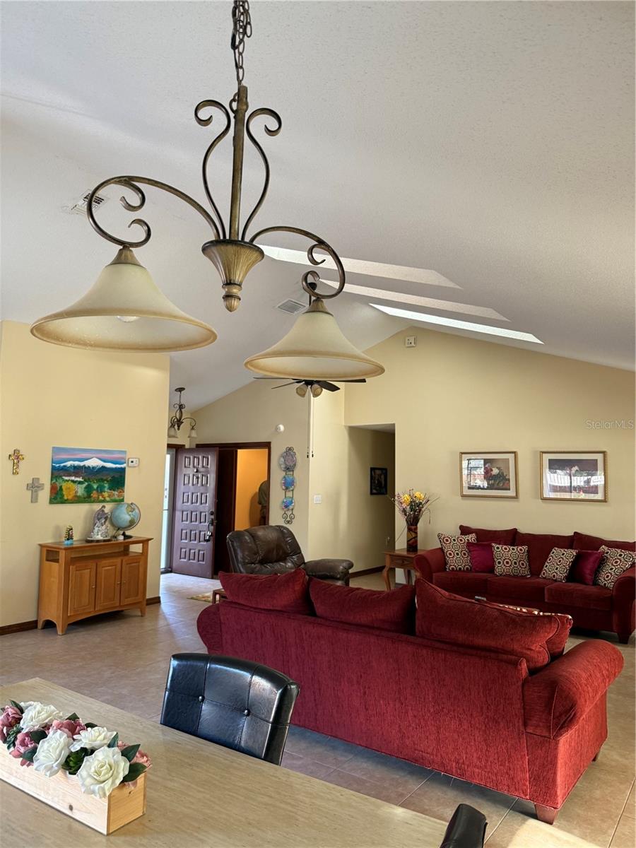 285 RINGWOOD DRIVE