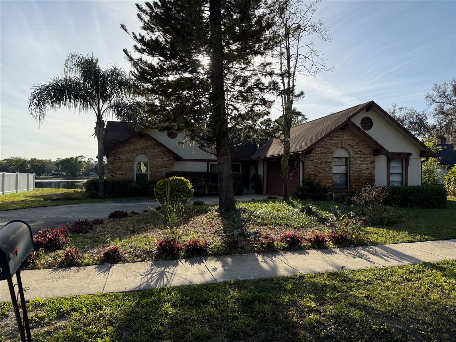 285 RINGWOOD DRIVE