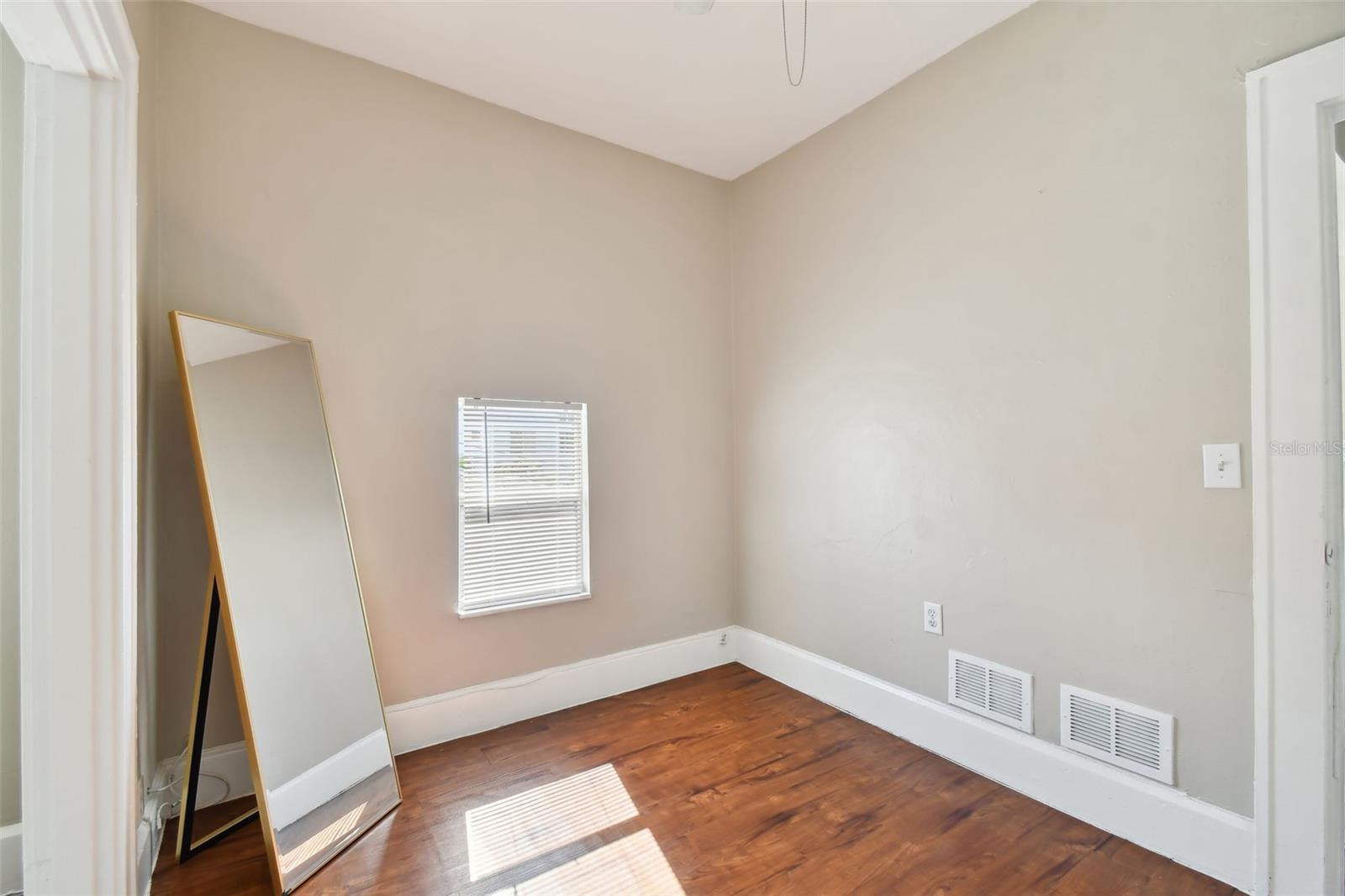 ST PETERSBURG INVESTMENT CO SUB - Residential Lease