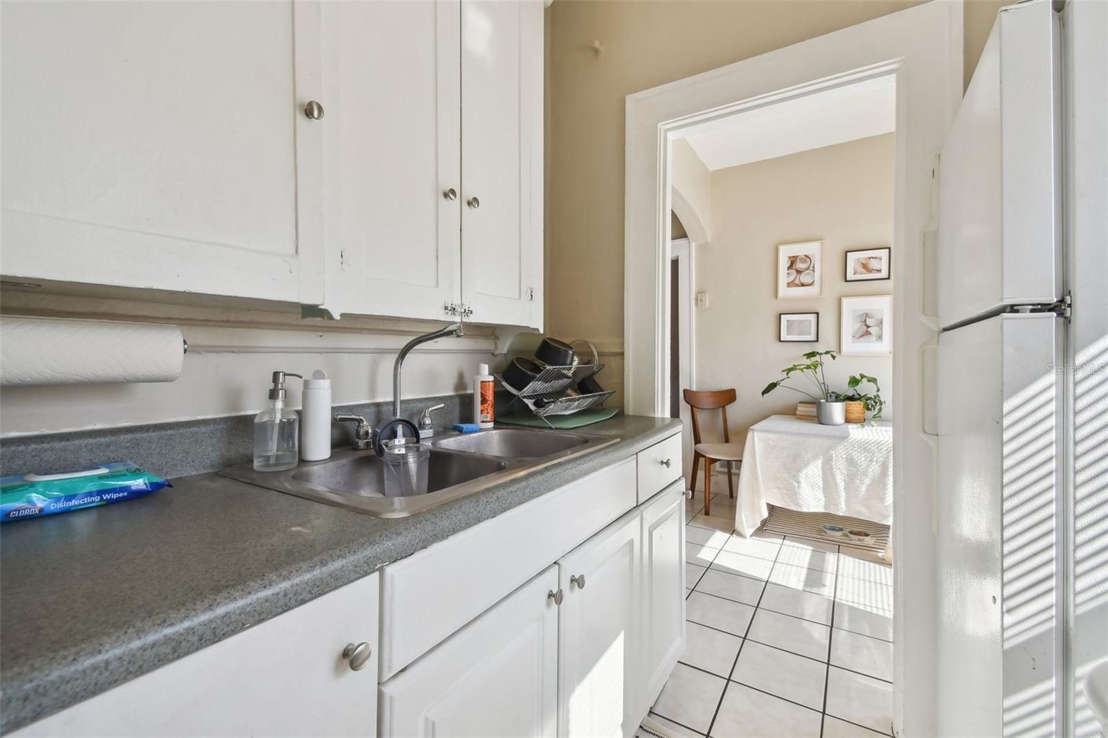 ST PETERSBURG INVESTMENT CO SUB - Residential Lease