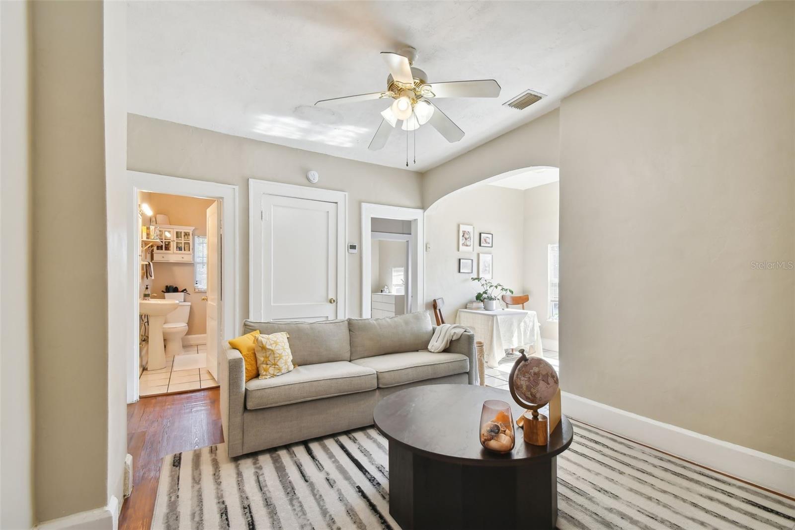 ST PETERSBURG INVESTMENT CO SUB - Residential Lease