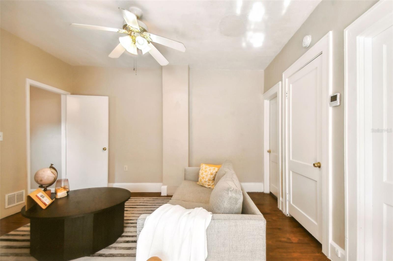 ST PETERSBURG INVESTMENT CO SUB - Residential Lease