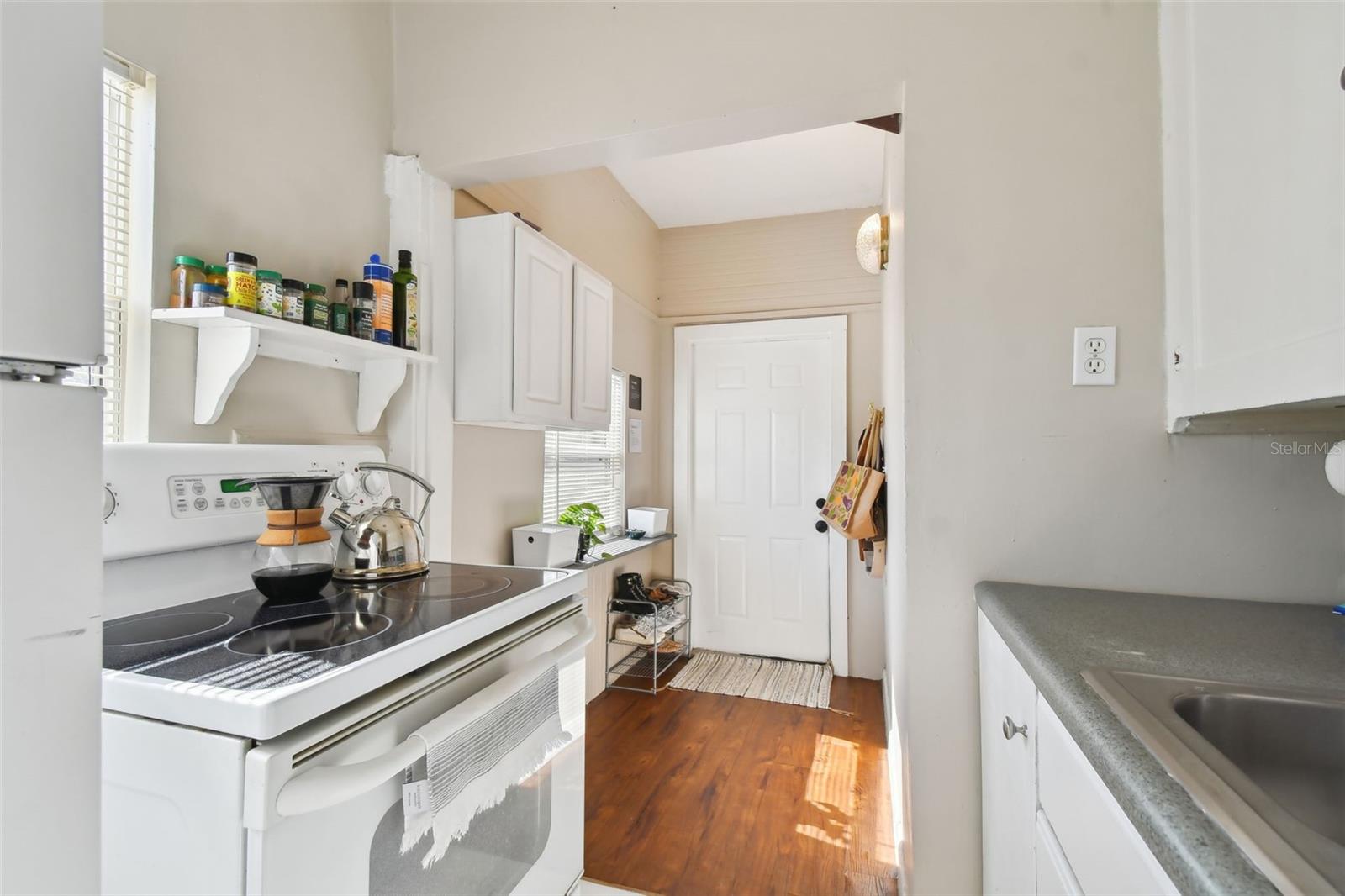 ST PETERSBURG INVESTMENT CO SUB - Residential Lease