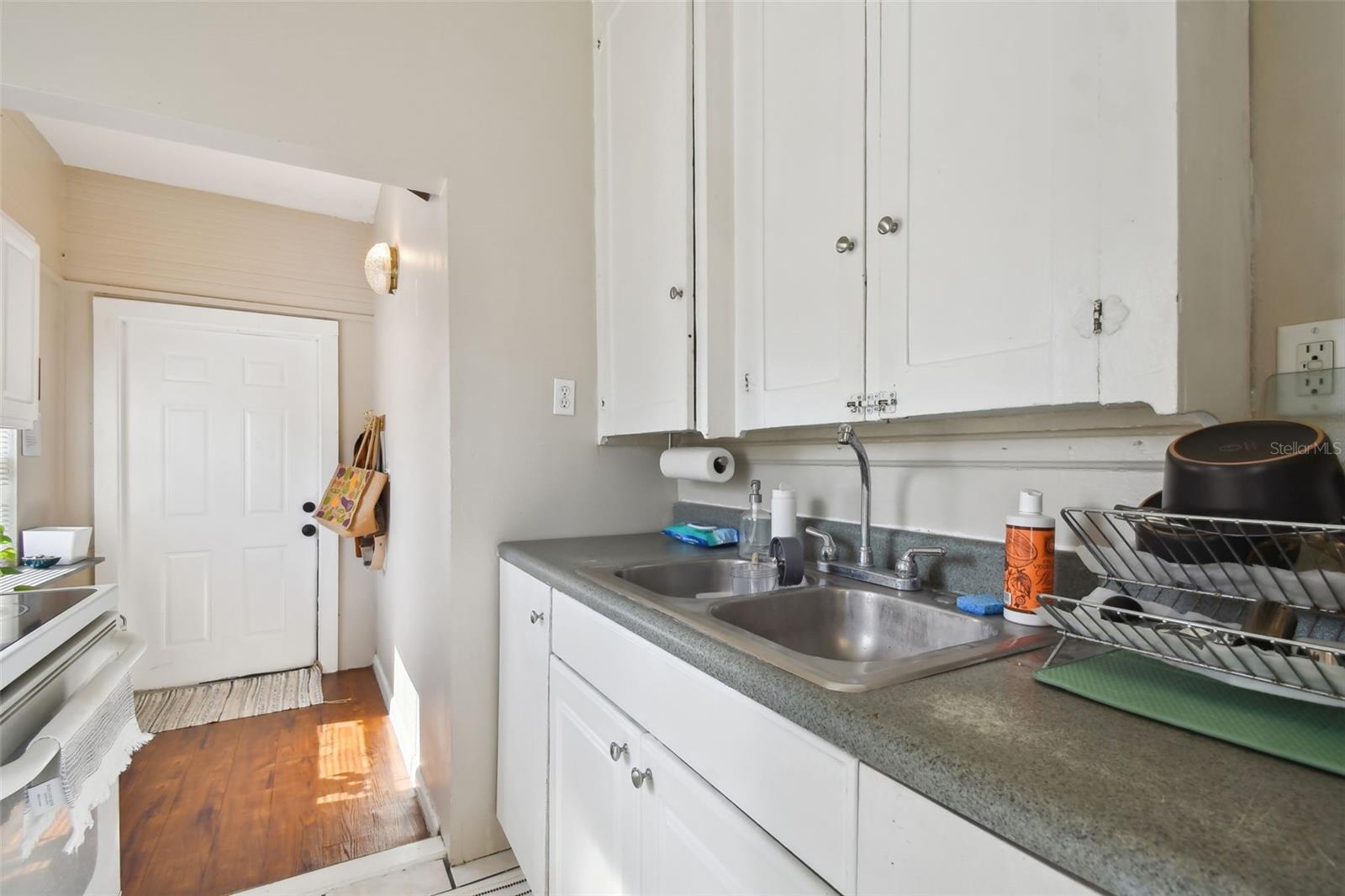 ST PETERSBURG INVESTMENT CO SUB - Residential Lease