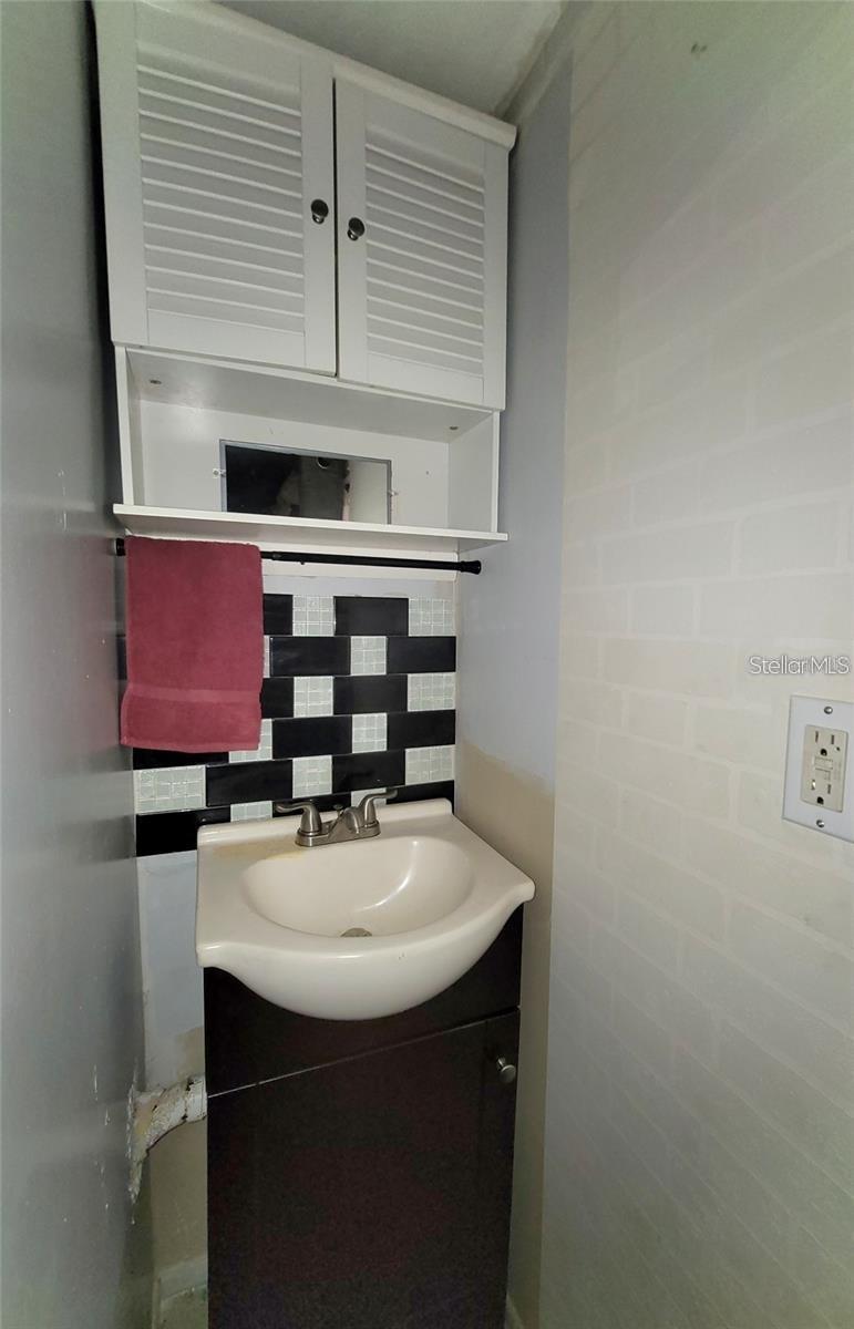 DIXIE GROVES ESTATES - Residential