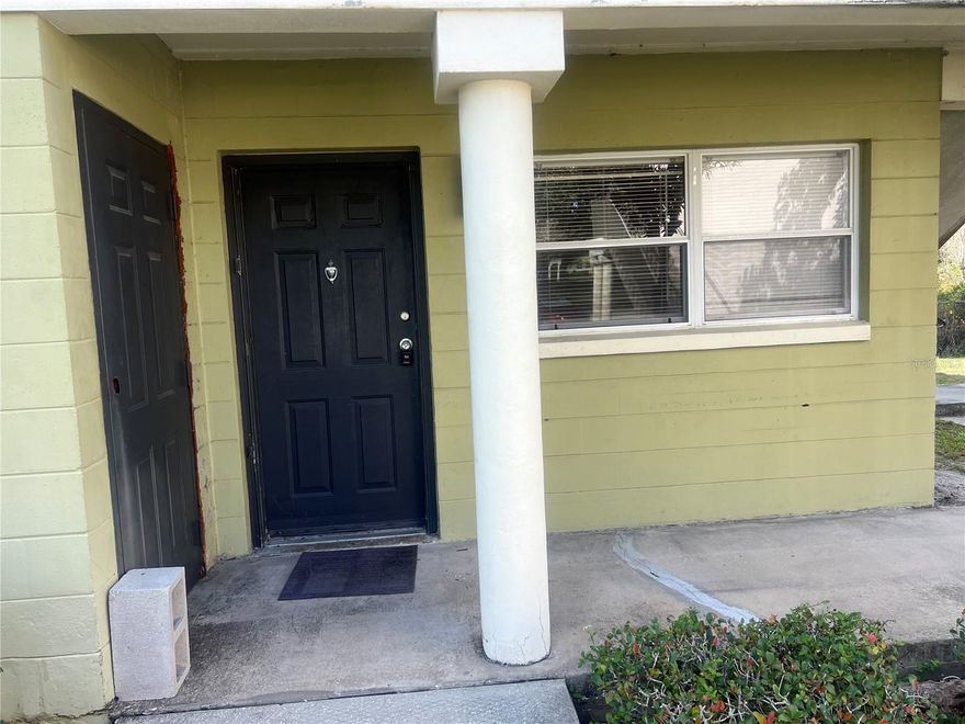 Apartment is ready to rent, tiled floors and bathroom, cozy kitchen with oversized living, prefect rear porch for BBQ and hanging out. Located  close to downtown Lakeland the outdoor mall and Lakeland square mall. Walk around the corner and enjoy lake hunter. Dobbins park and basket court right down the street. Don't miss out on this cozy place.