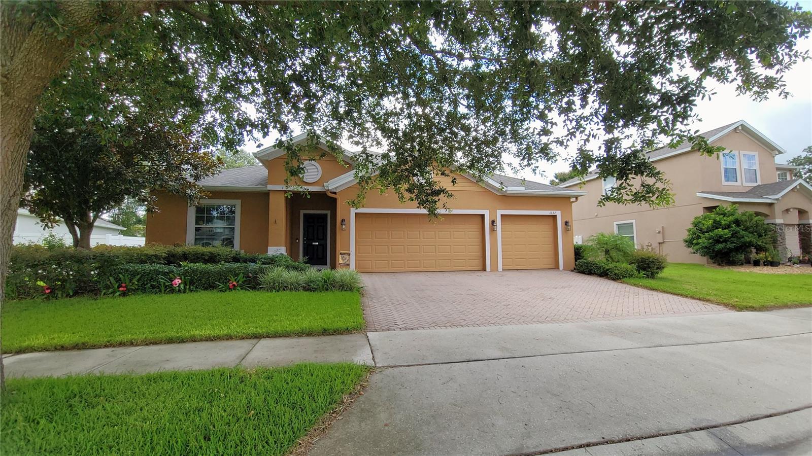 1632 BLUE GRASS BLVD