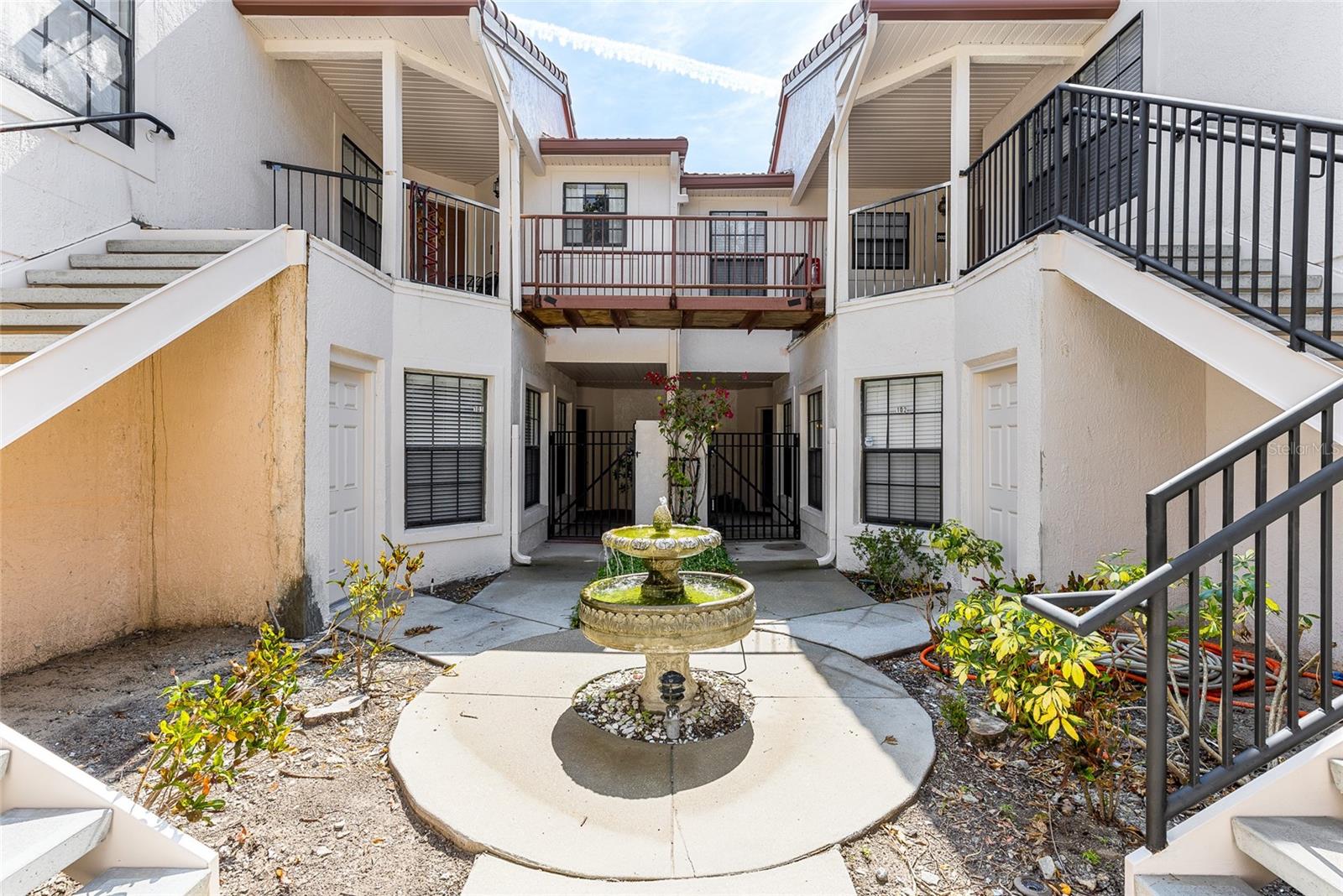 520 VIA VERONA LANE 202