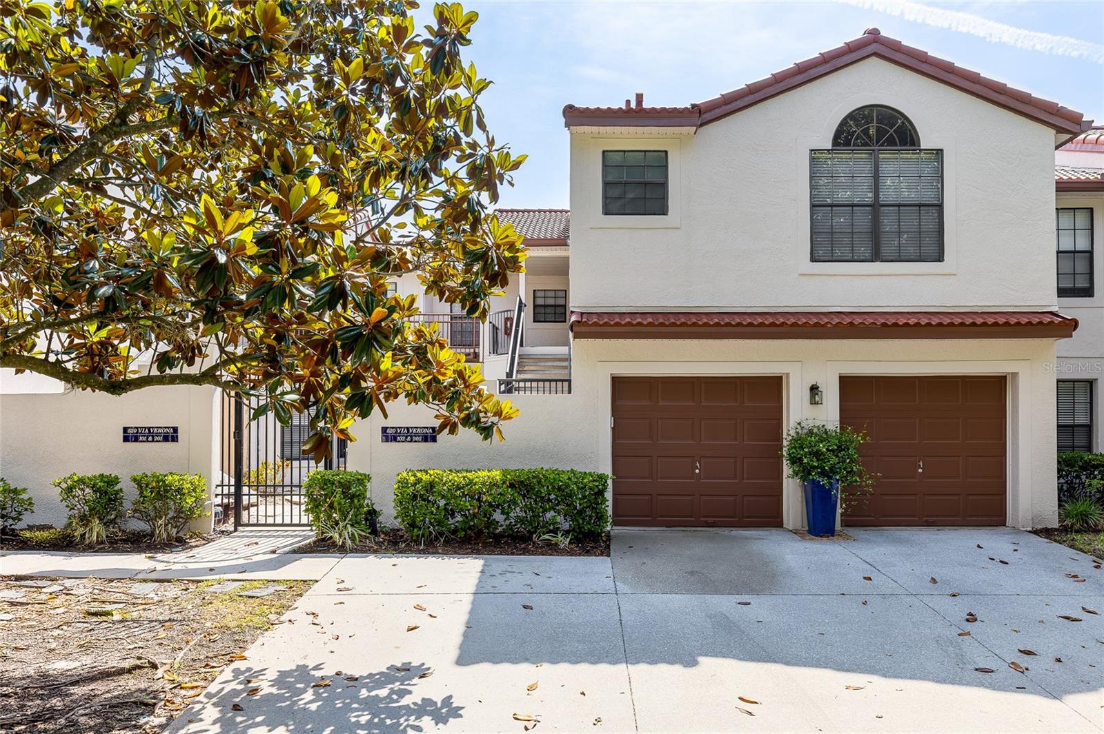 520 VIA VERONA LANE 202