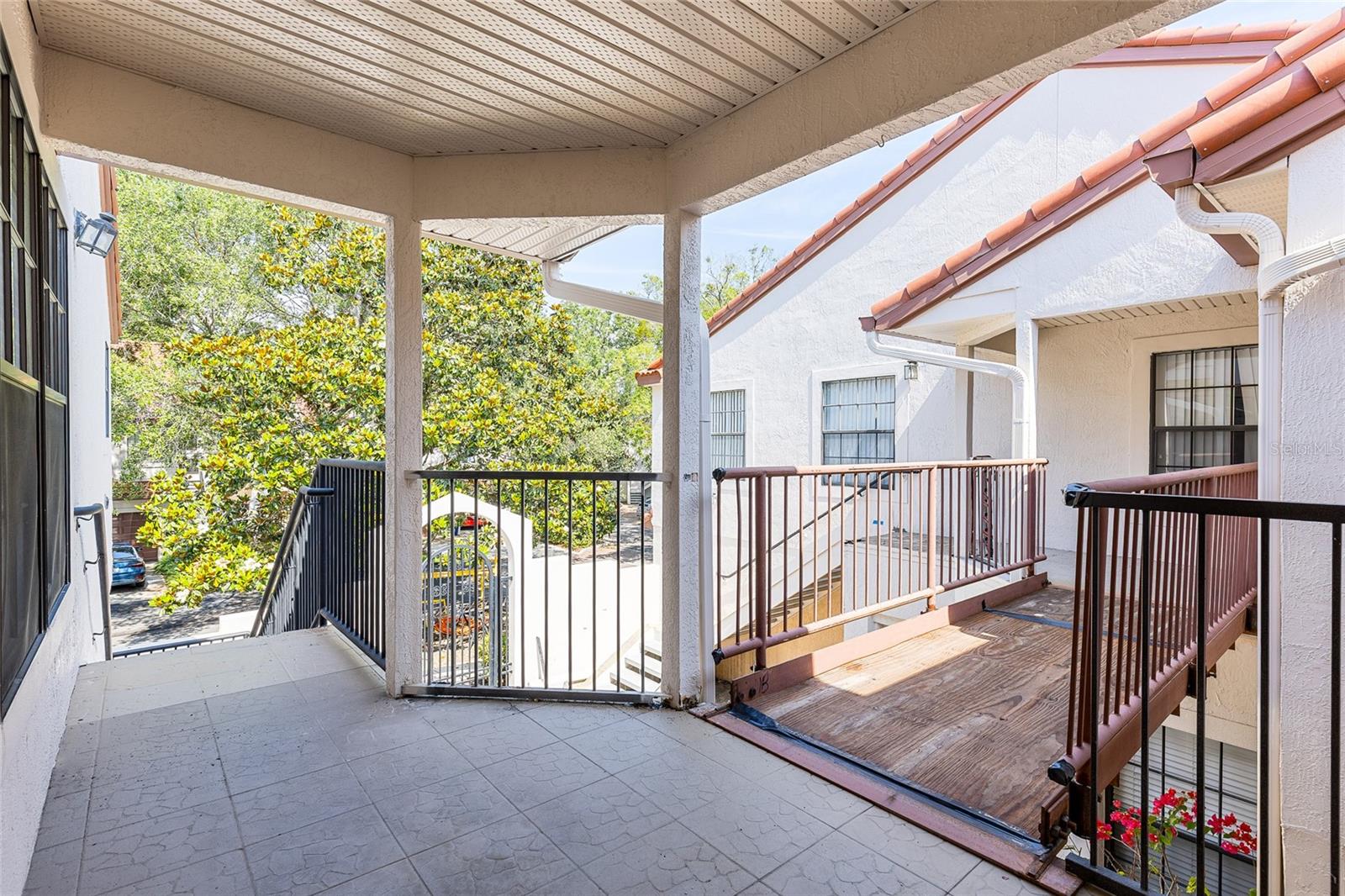 520 VIA VERONA LANE 202