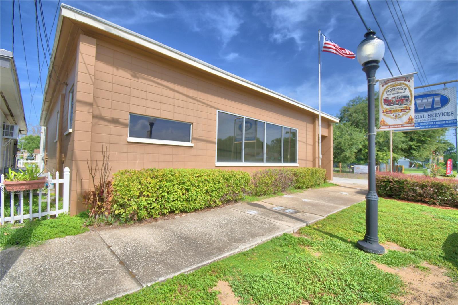 221 N SCENIC HIGHWAY