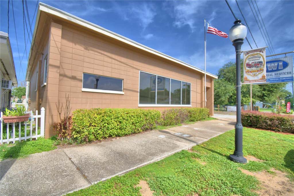 Photo of 221 N Scenic Highway, Frostproof, FL 33843 (MLS # K4903702)