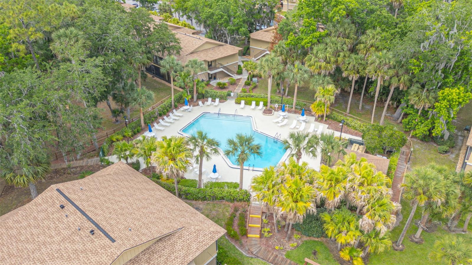 LAKESIDE CONDO APTS - Residential