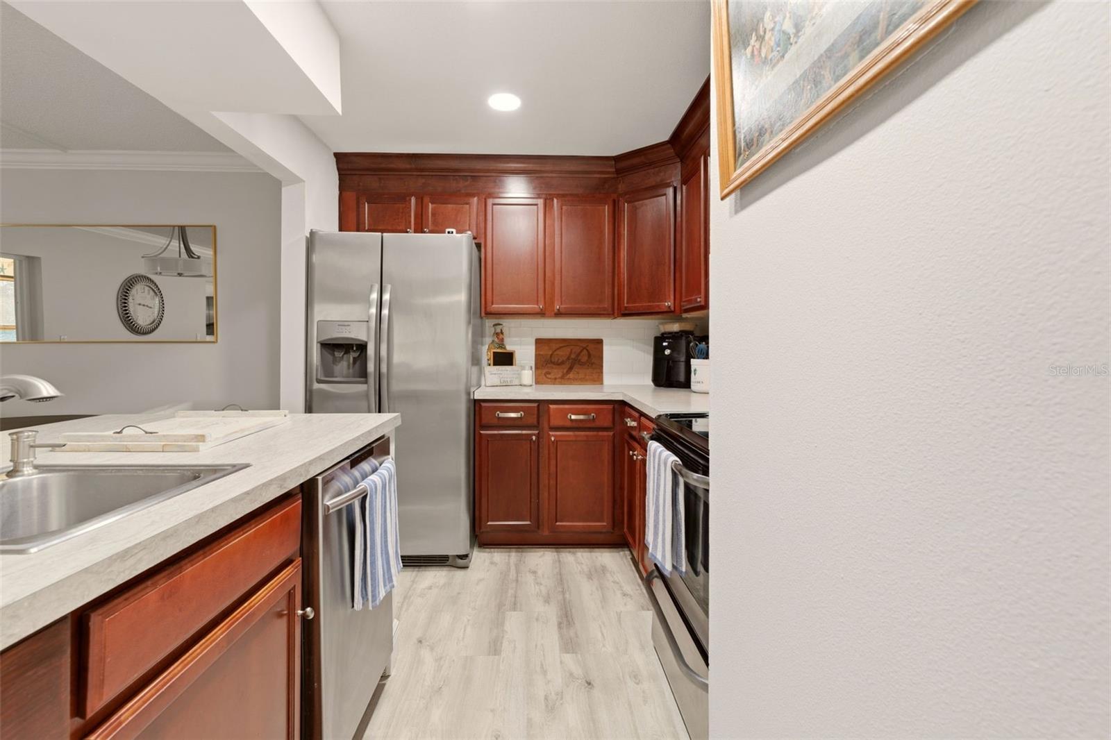 LAKESIDE CONDO APTS - Residential