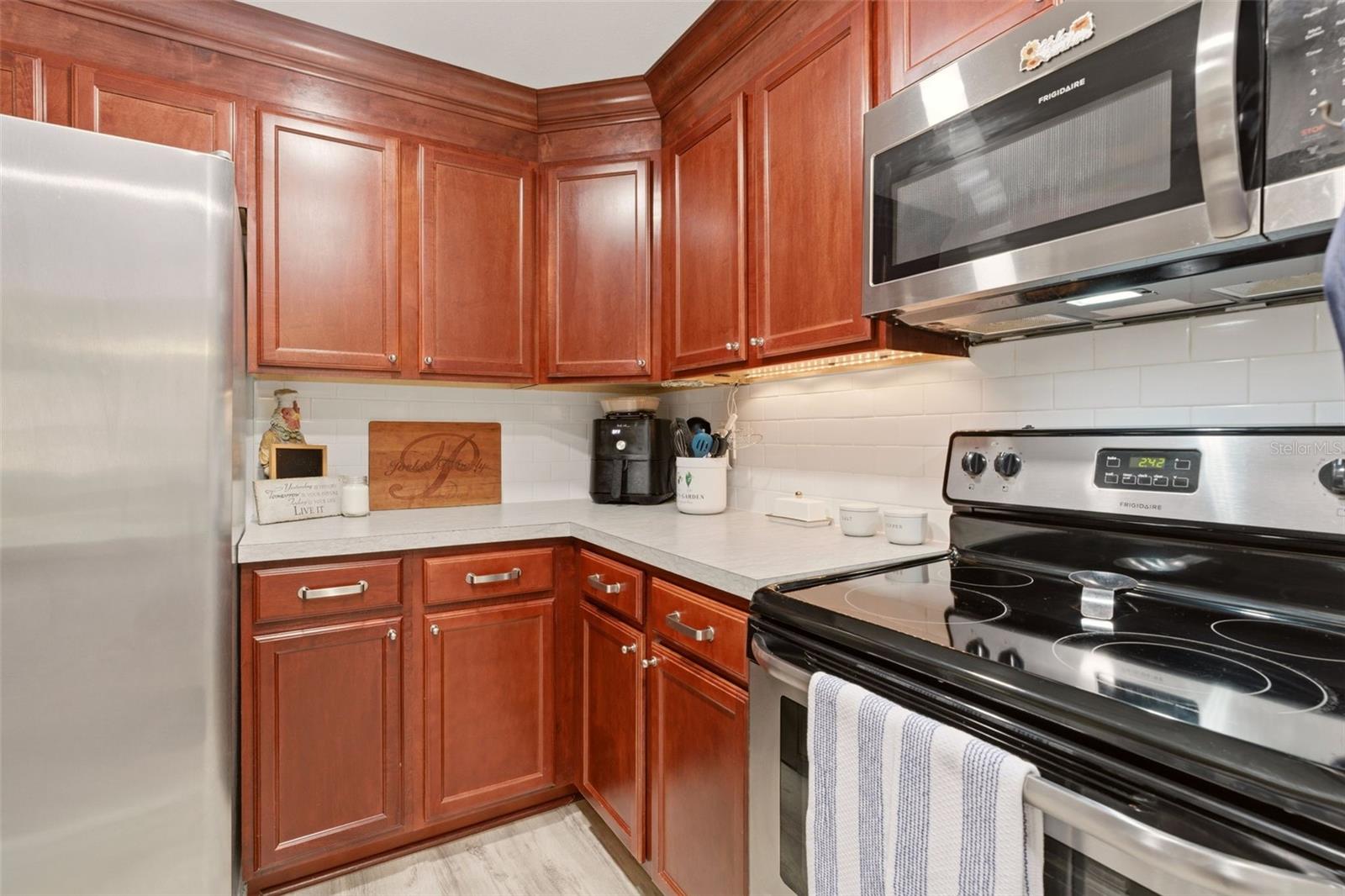 LAKESIDE CONDO APTS - Residential