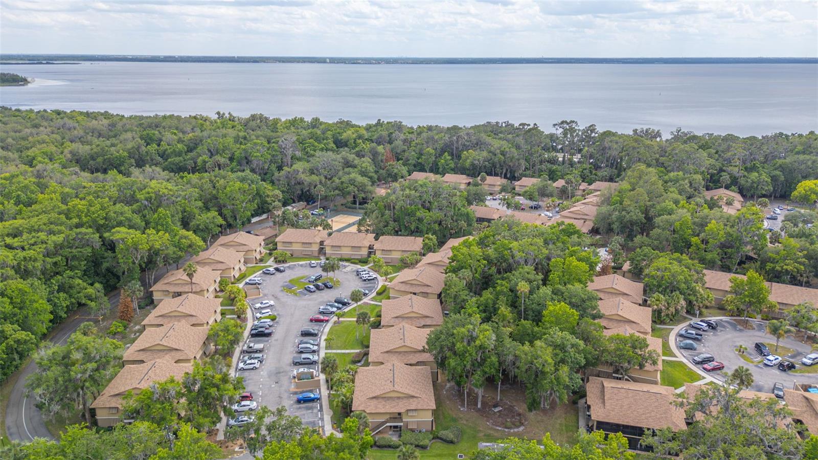 LAKESIDE CONDO APTS - Residential