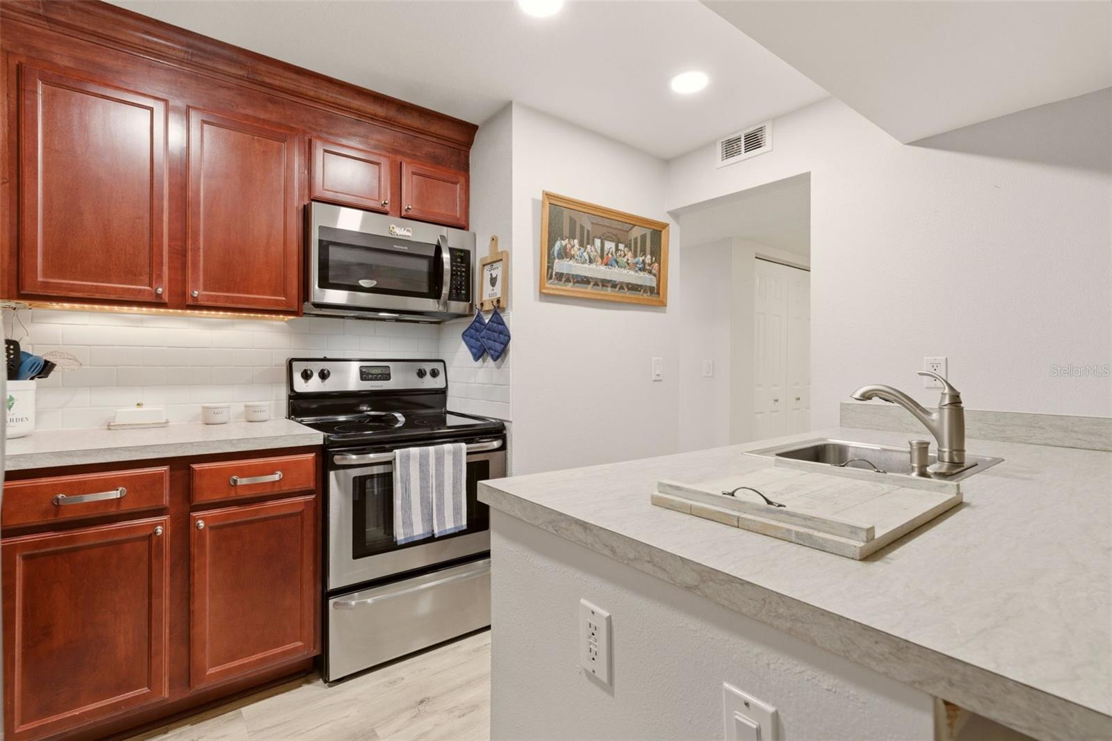 LAKESIDE CONDO APTS - Residential