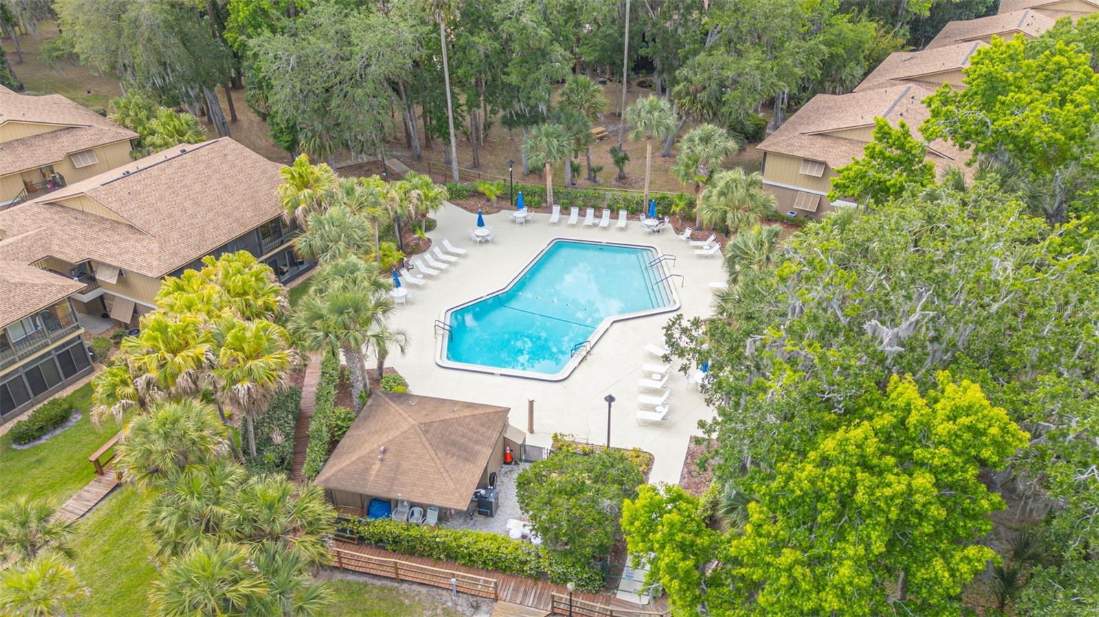 LAKESIDE CONDO APTS - Residential