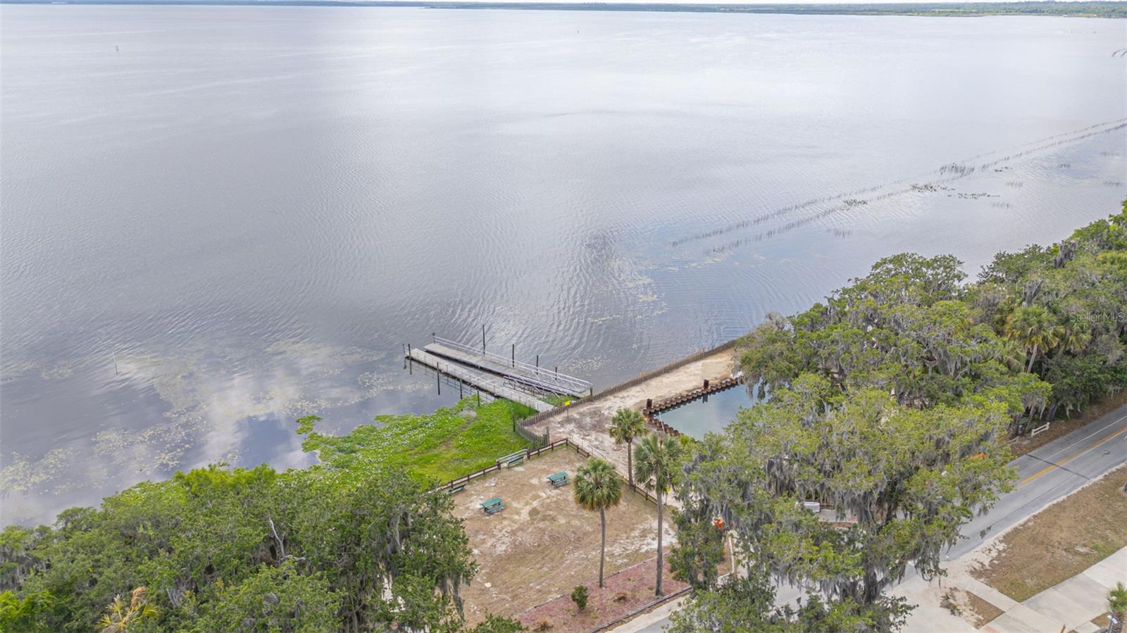 LAKESIDE CONDO APTS - Residential