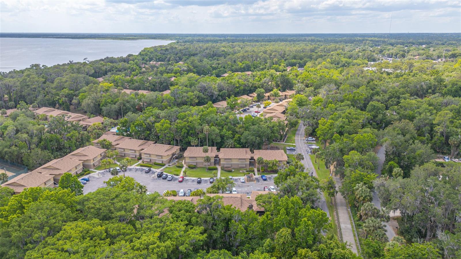 LAKESIDE CONDO APTS - Residential