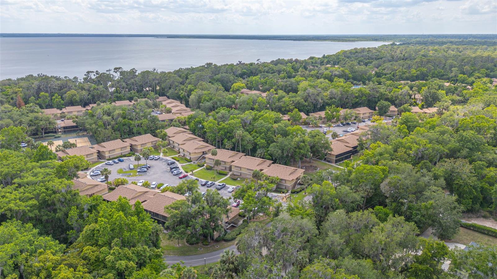 LAKESIDE CONDO APTS - Residential