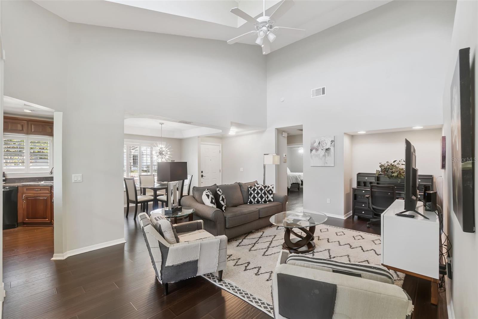 RACQUET CLUB VILLAS AT HEATHROW 1 - Residential