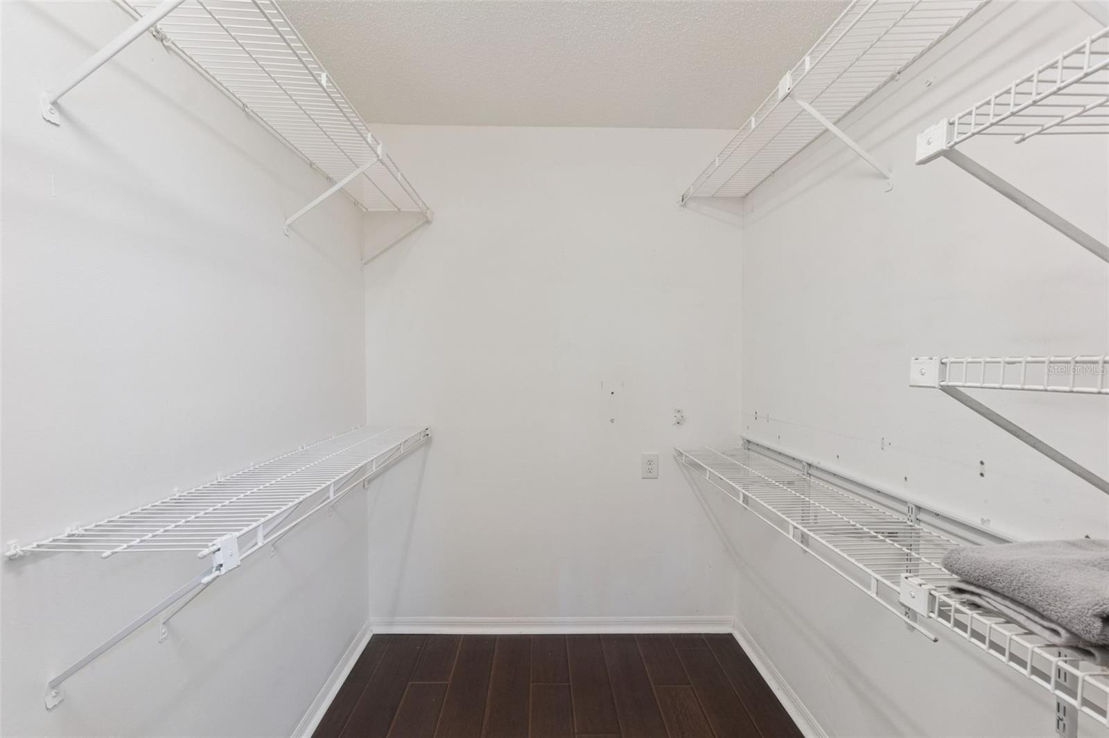 RACQUET CLUB VILLAS AT HEATHROW 1 - Residential