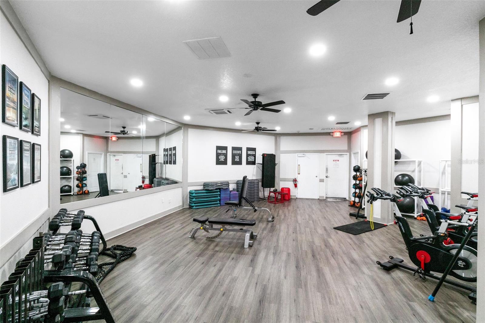 RACQUET CLUB VILLAS AT HEATHROW 1 - Residential