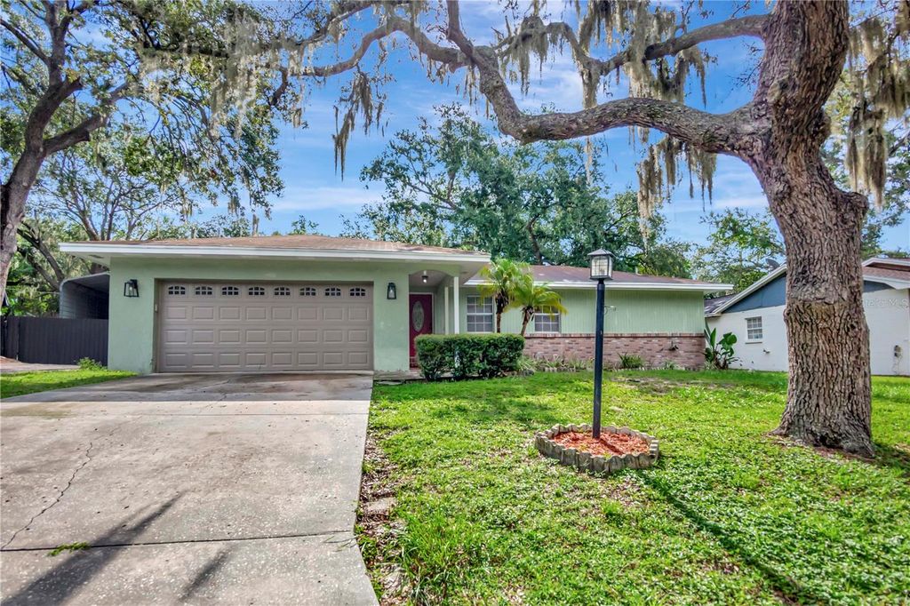 Photo of 2209 Boxwood Way, Brandon, FL 33511 (MLS # TB8421087)