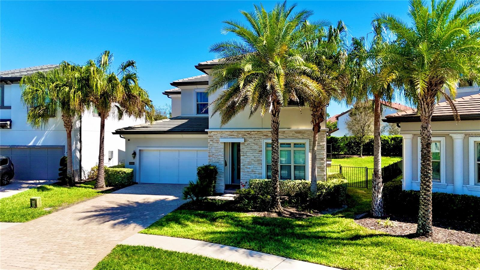 10680 ROYAL CYPRESS WAY