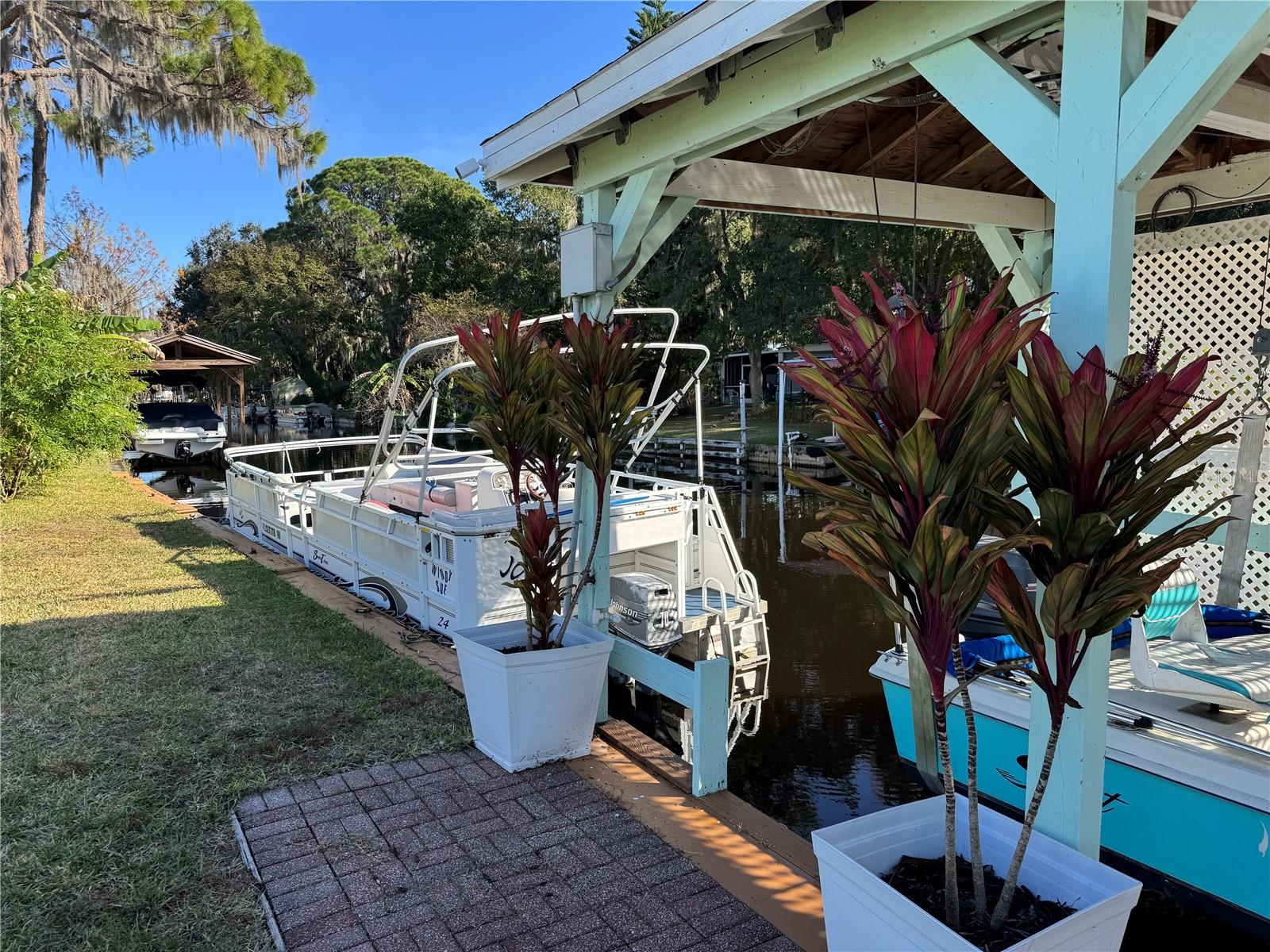 WESTERN SHORES - Residential