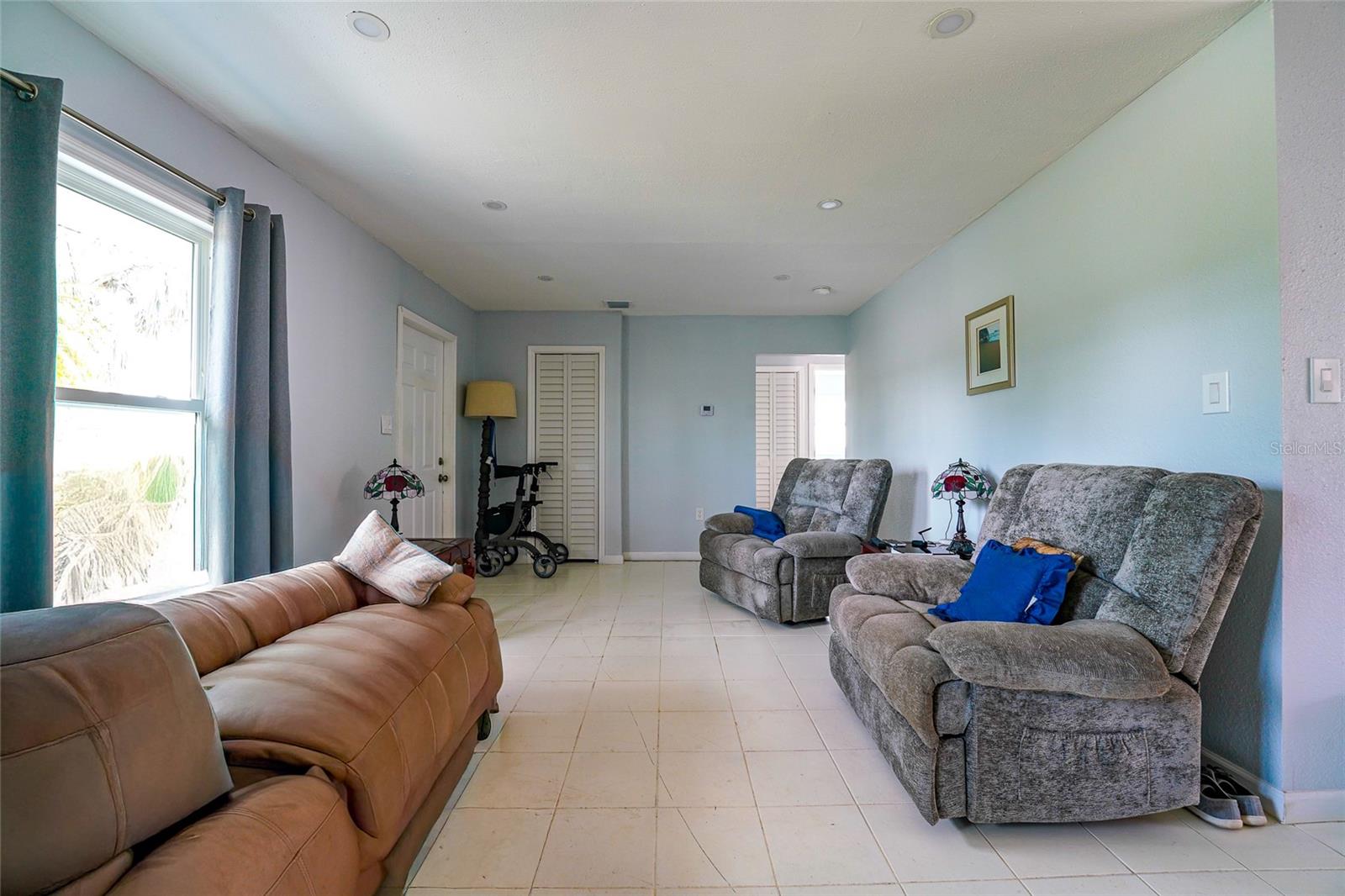 3095 PINETREE STREET