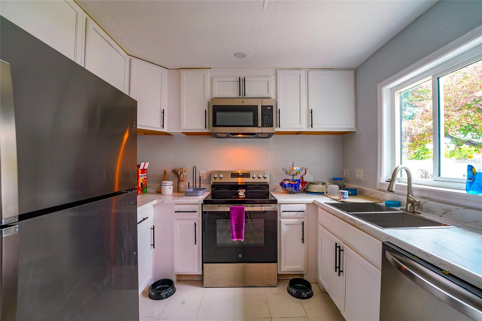 3095 PINETREE STREET