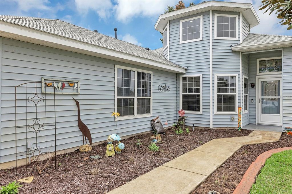 Photo of 5481 Bounty Circle, Tavares, FL 32778 (MLS # V4947898)