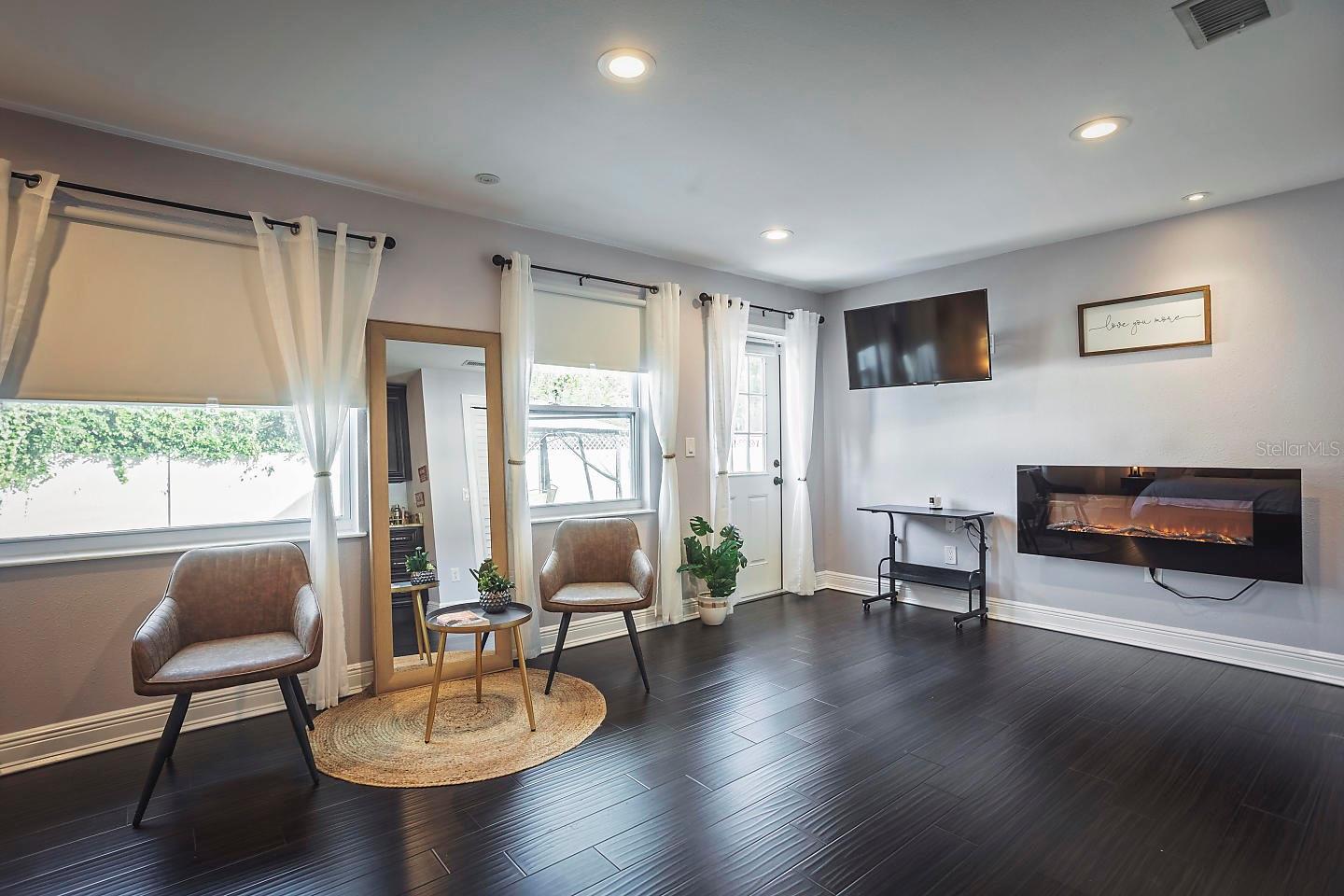 LYNWOOD PARK - Residential