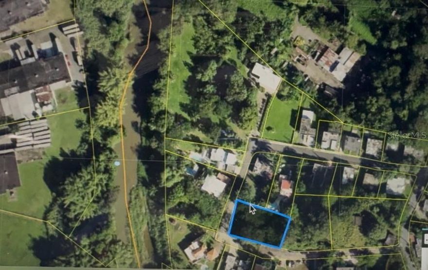 1,422 m² lot located in Santa Rosa 3, Carr. 833 Km 11.5, Guaynabo (00971). Perfect for building the home of your dreams in a peaceful area with easy access to main roads and surrounded by high-value properties.
The community offers a safe, family-friendly, and central environment, with close proximity to schools, shops, and essential services. An excellent opportunity for those looking to invest in a lot with great potential in one of Guaynabo’s most desirable areas.