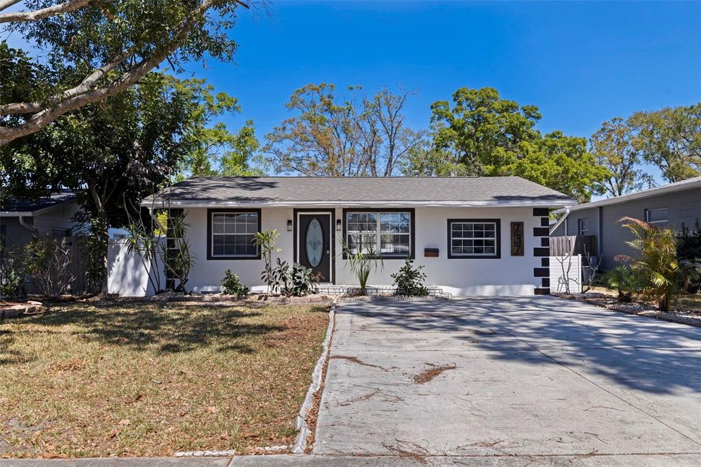 Photo of 737 62nd Avenue N, St Petersburg, FL 33702 (MLS # TB8485585)