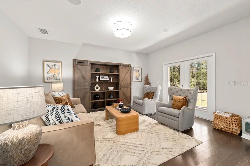 GRAND OAKS - Residential