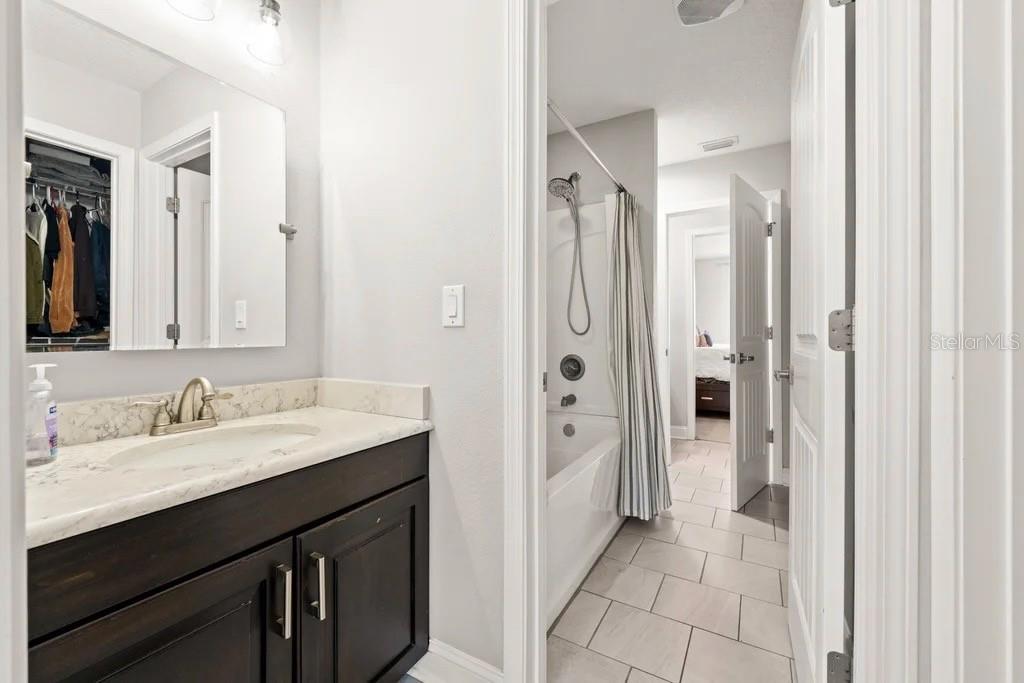 GRAND OAKS - Residential