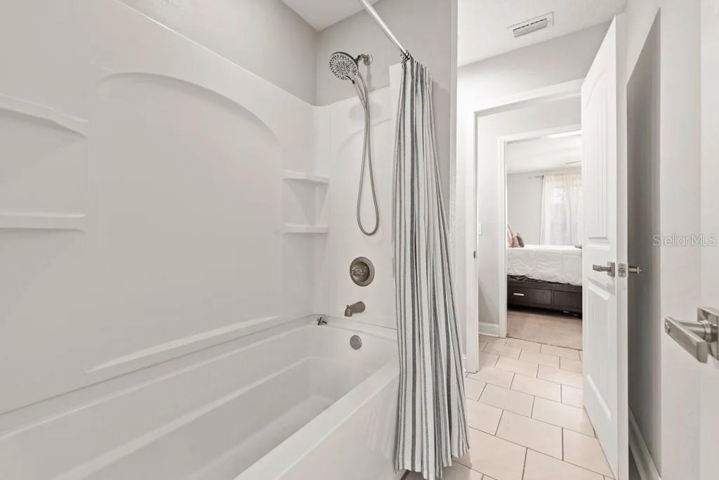 GRAND OAKS - Residential