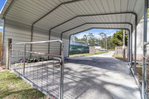 A home in HOMOSASSA