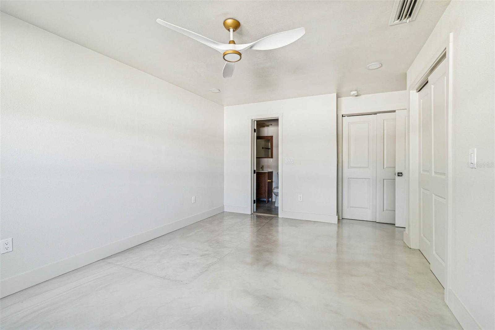 NORTH EAST PARK PLACIDO SHORES - Residential