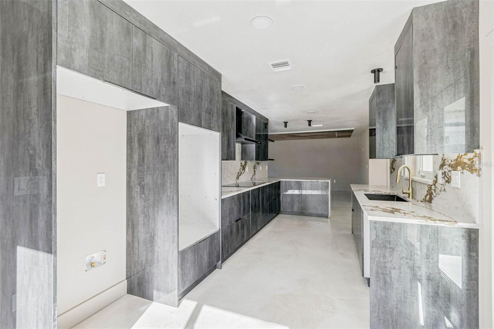 NORTH EAST PARK PLACIDO SHORES - Residential