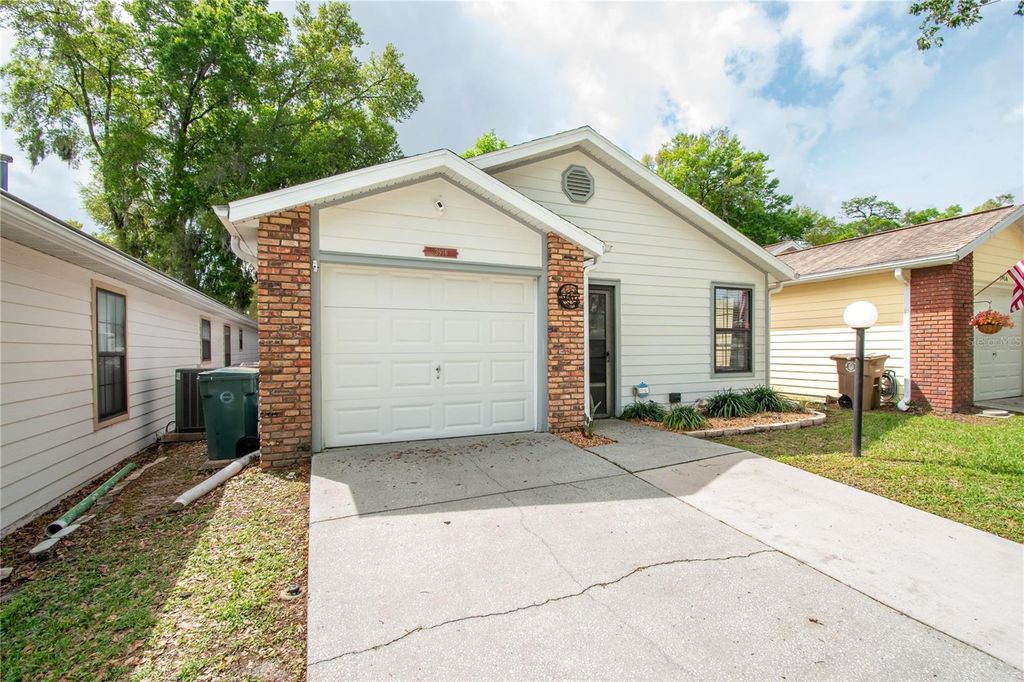 Photo of 3916 NE 22nd Lane, Ocala, FL 34470 (MLS # OM720250)