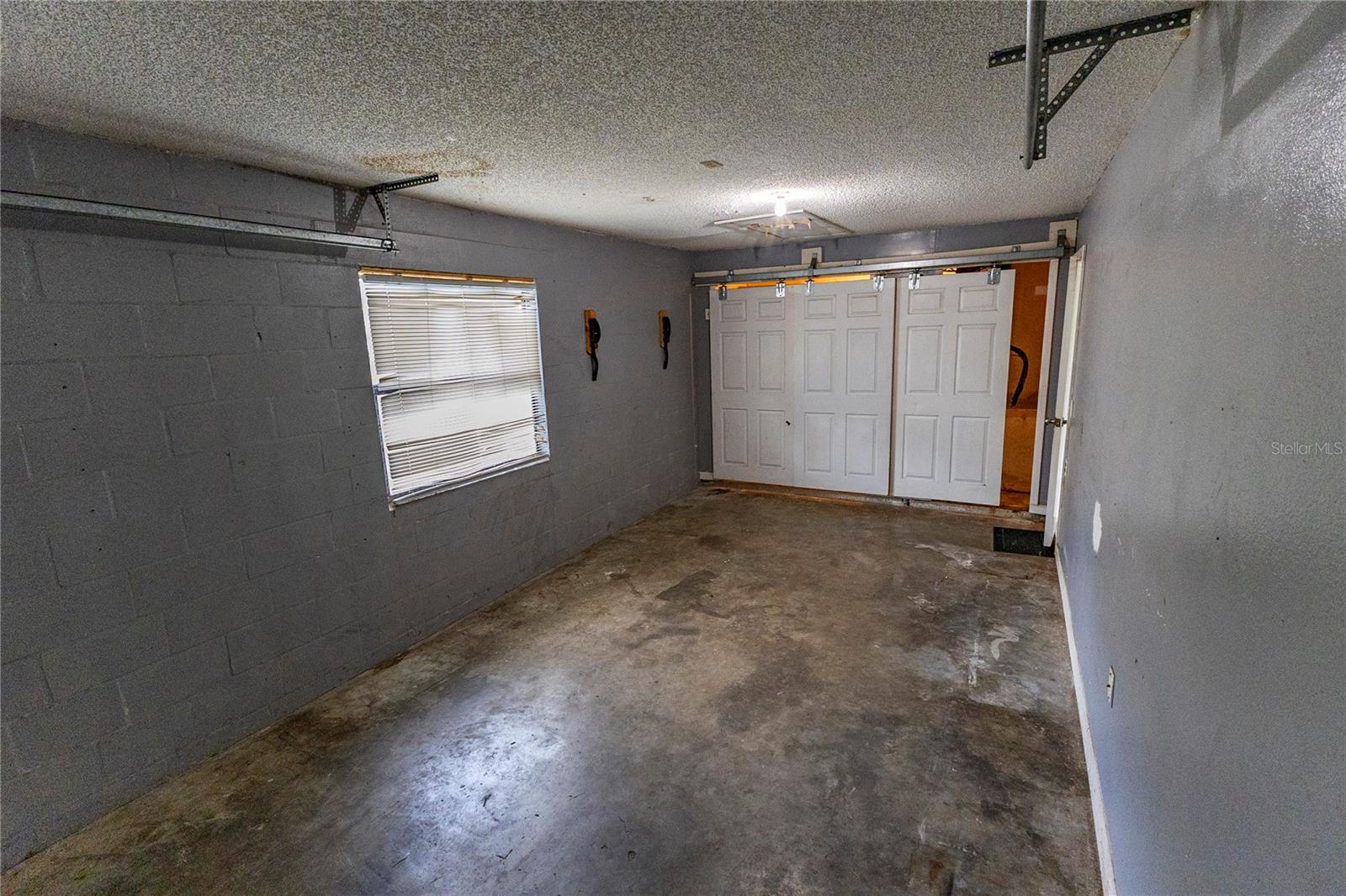 RAINBOW LAKES ESTATE - Residential