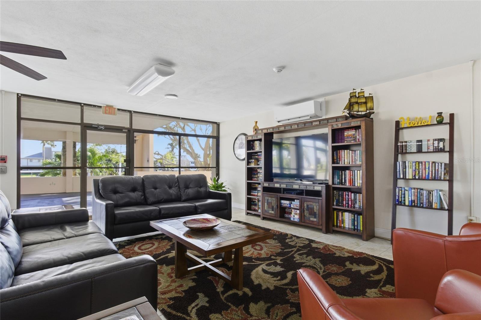 HARBOUR LIGHT TOWERS CONDO - Residential