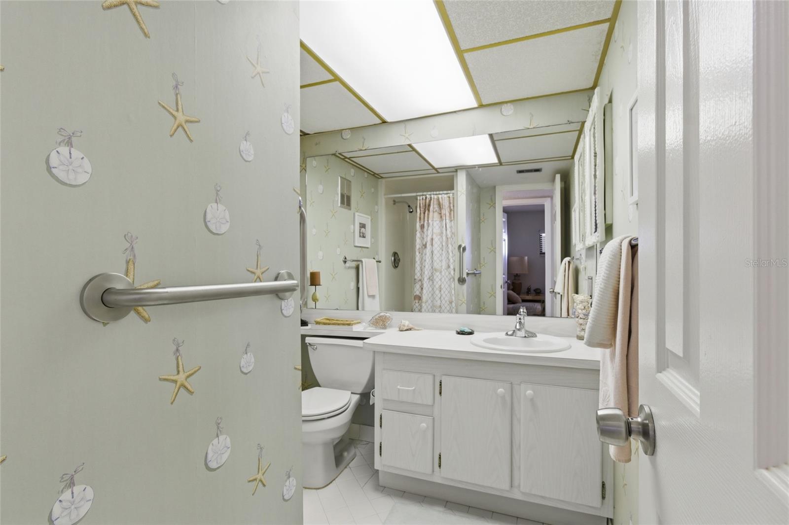 HARBOUR LIGHT TOWERS CONDO - Residential